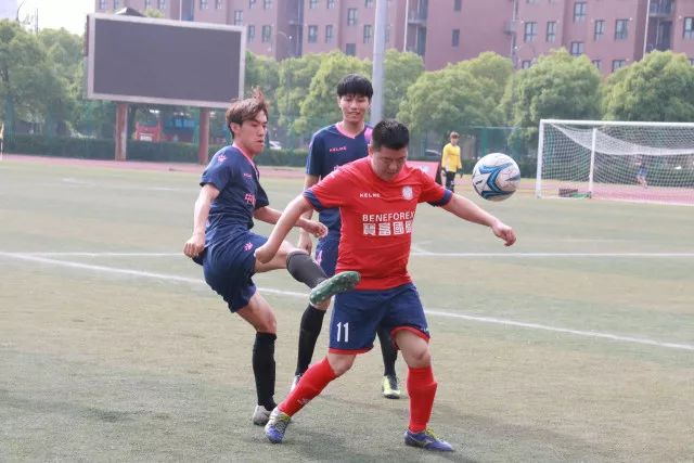 郭艾伦爆砍32分6记三分破纪录 广州大胜吉林