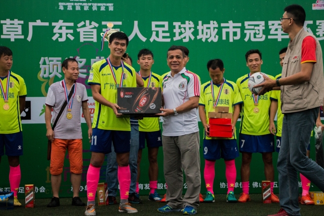 37岁韩德君和34岁李晓旭轻松通过体能测试